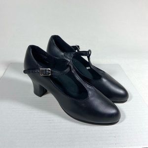 NEW Capezio Jr. Footlight T-Strap Character Shoe Sz 4M